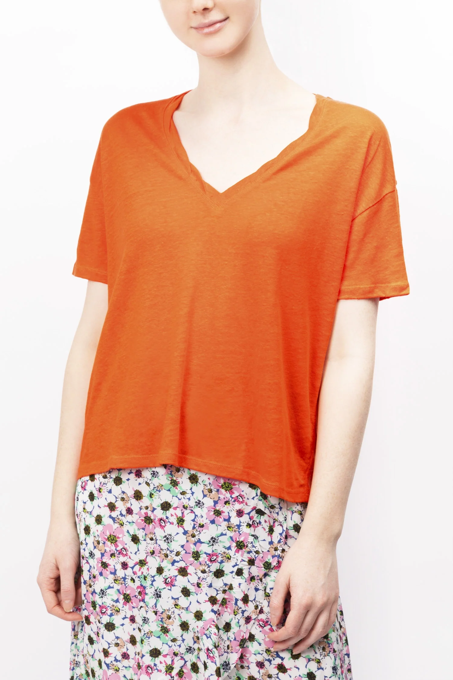 V-neck Linen T-shirt - Image 2