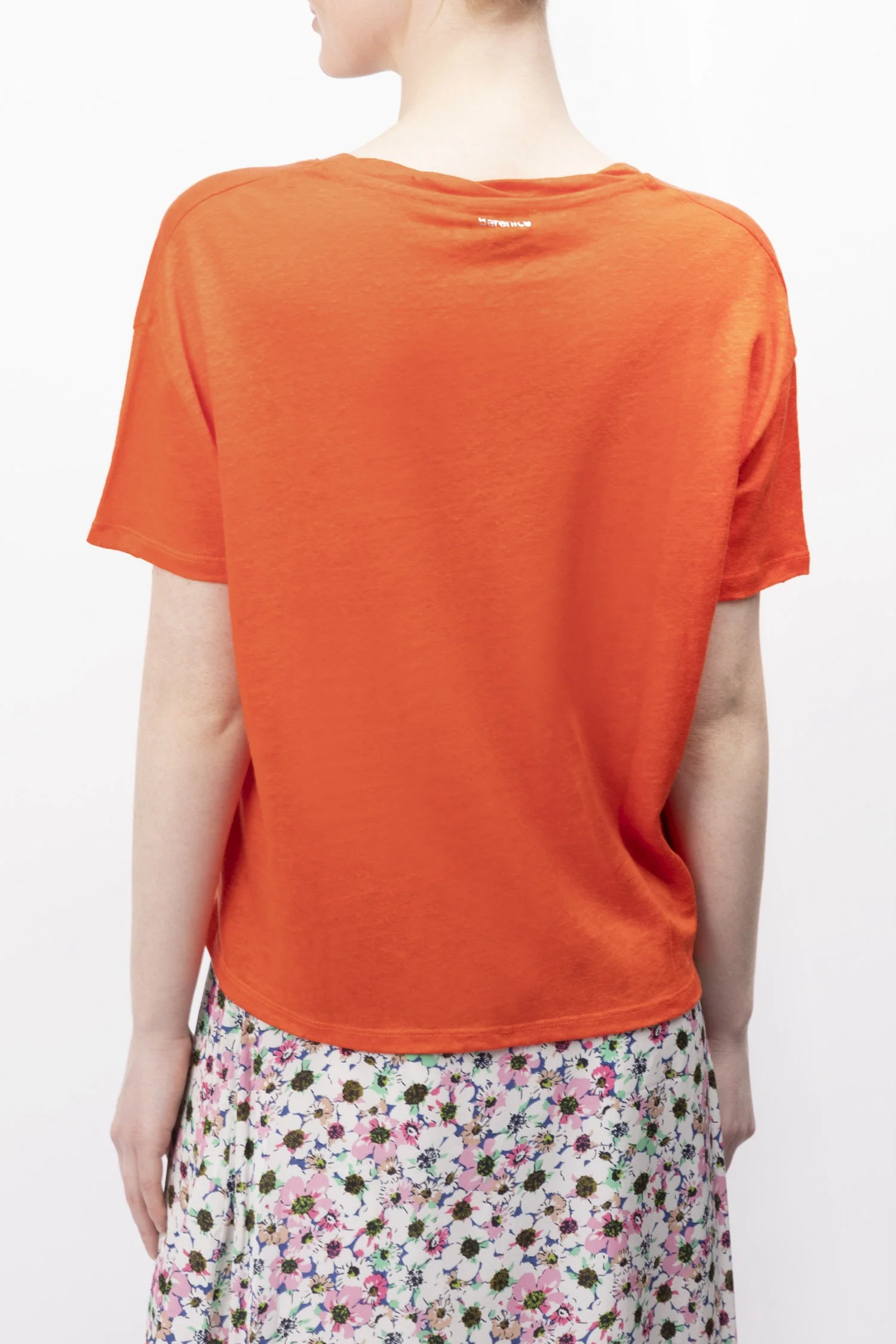V-neck Linen T-shirt - Image 3